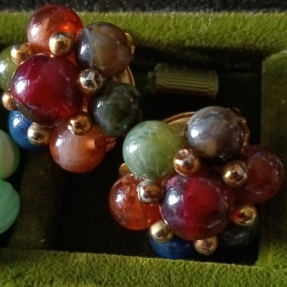Earrings vintage clip bead cluster jewel tones